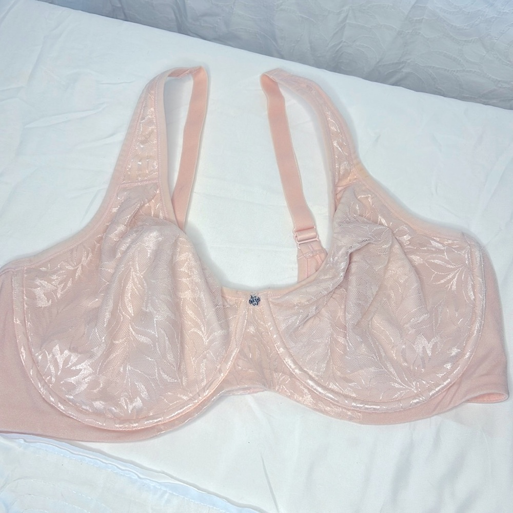 BREEZIES light pink lace non padded bra with underwire. Size 44 C.